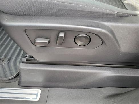 Used 2023 Chevrolet Silverado 1500 LT image 23