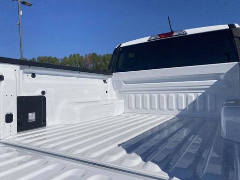 New 2025 Ford Maverick XL w/ Equipment Group 102A image 10