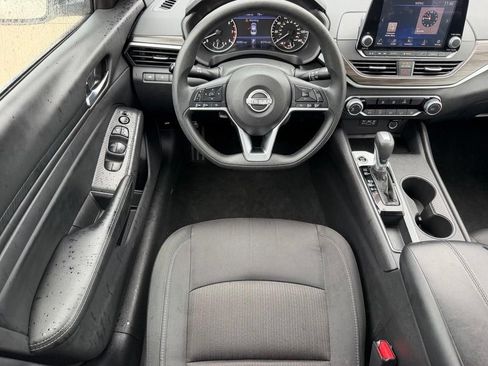 Used 2025 Nissan Altima 2.5 SV FWD image 10