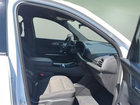 Used 2024 Chevrolet Traverse LT AWD/4WD image 21