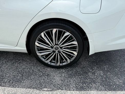 Used 2025 Nissan Altima 2.5 SL FWD image 38