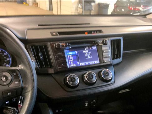 Used 2017 Toyota RAV4 LE w/ Carpet Mat Package image 8