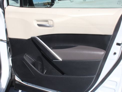 Certified 2023 Toyota Corolla Cross XLE image 19