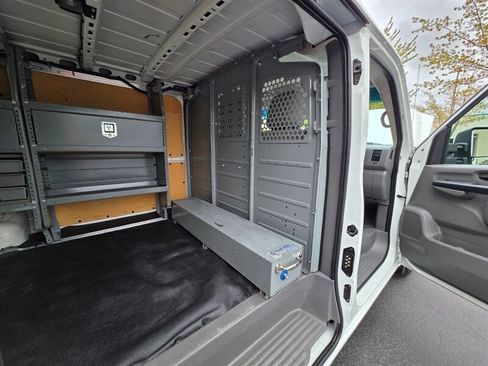 Used 2018 Nissan NV 3500 SL image 20