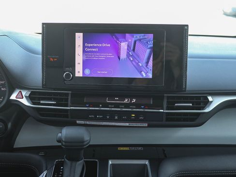 New 2026 Toyota Sienna LE FWD image 15