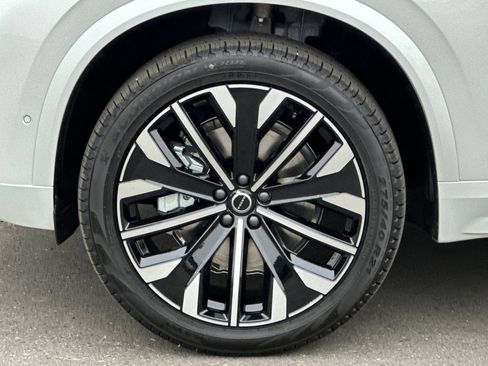 New 2026 Volvo XC90 B6 Plus w/ Protection Package Premier AWD/4WD image 11