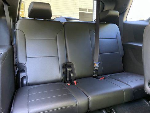 Used 2023 Chevrolet Traverse High Country FWD image 39