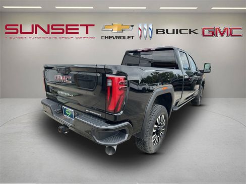 Used 2025 GMC Sierra 2500 Denali w/ Denali Reserve Package AWD/4WD image 4