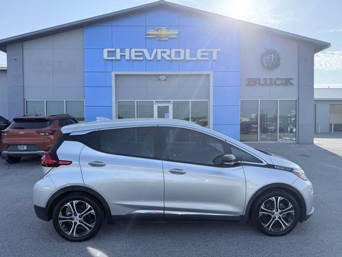 Used 2017 Chevrolet Bolt Premier w/ Driver Confidence II Package FWD image 4
