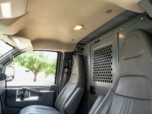 Used 2021 Chevrolet Express 3500 w/ Driver Convenience Package RWD image 20