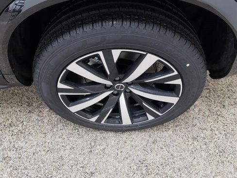 New 2025 Volvo XC90 T8 Core w/ Protection Package Premier image 12