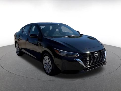 Used 2025 Nissan Sentra S image 3