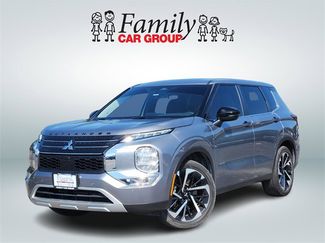 Used 2024 Mitsubishi Outlander SE image 1