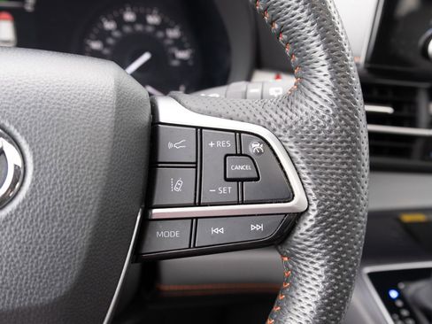 Used 2024 Toyota Sienna XSE image 10