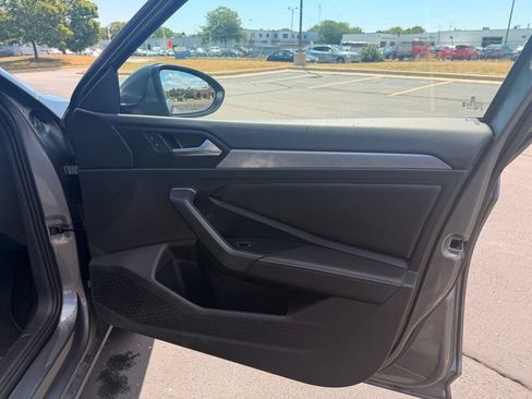 Used 2024 Volkswagen Jetta SE FWD image 19