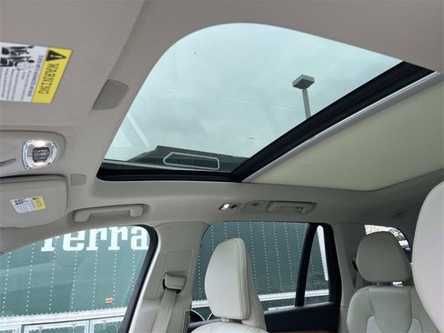 Used 2022 Volvo XC90 T6 Momentum w/ Climate Package image 29