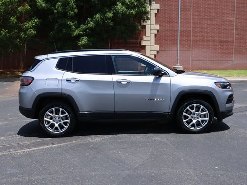 Used 2023 Jeep Compass Latitude w/ Sun and Sound Group AWD/4WD image 34