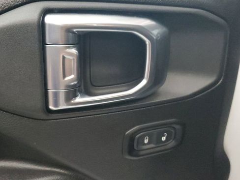 Used 2025 Jeep Wrangler Sport image 20