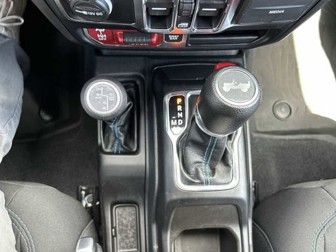 Used 2023 Jeep Wrangler Unlimited Rubicon 4xe AWD/4WD image 20