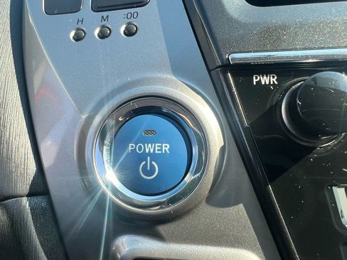 Used 2016 Toyota Prius V Four image 14