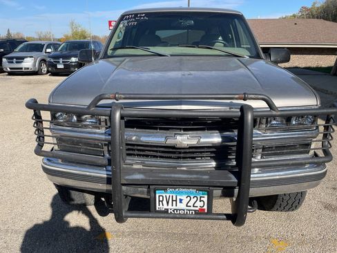 Used 1999 Chevrolet Suburban 2500 w/ Preferred Equipment Group 3 image 3