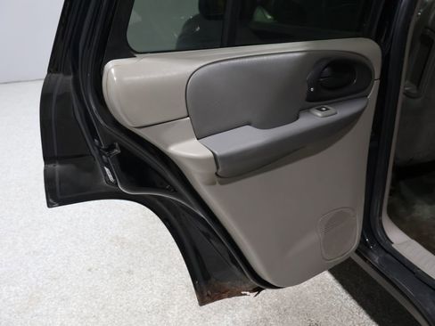 Used 2004 Chevrolet TrailBlazer LS w/ LS Preferred Equipment Group image 20