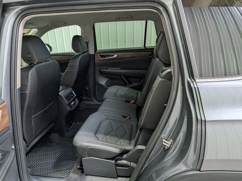Used 2025 Volkswagen Atlas SE AWD/4WD image 9
