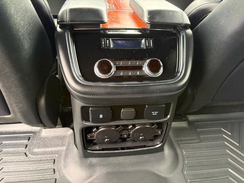 Used 2019 Lincoln Navigator Reserve AWD/4WD image 18