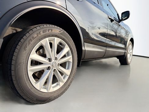 Used 2018 Nissan Rogue Sport SV w/ SV All-Weather Package AWD/4WD image 15