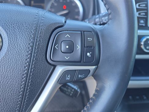Used 2018 Toyota Highlander Limited image 23