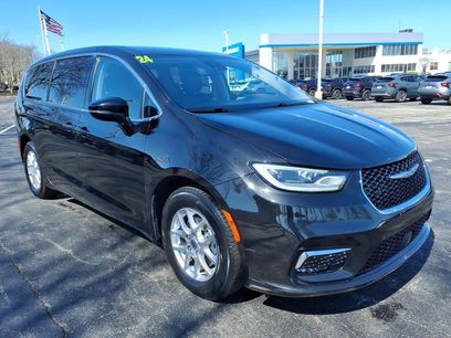 Used 2024 Chrysler Pacifica Touring-L