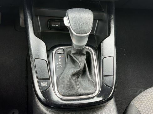 Used 2025 Kia Soul LX w/ LX Technology Package FWD image 17