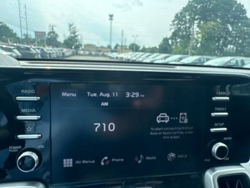 Used 2023 Kia Sorento LX FWD image 8