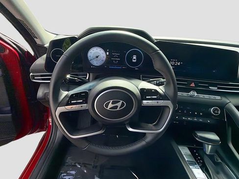 Certified 2025 Hyundai Elantra SEL FWD image 11