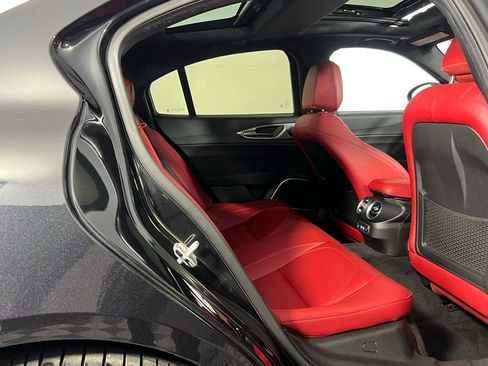 Used 2023 Alfa Romeo Giulia Veloce image 25