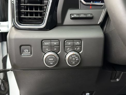 Used 2026 GMC Sierra 3500 Denali w/ Denali Reserve Package AWD/4WD image 24