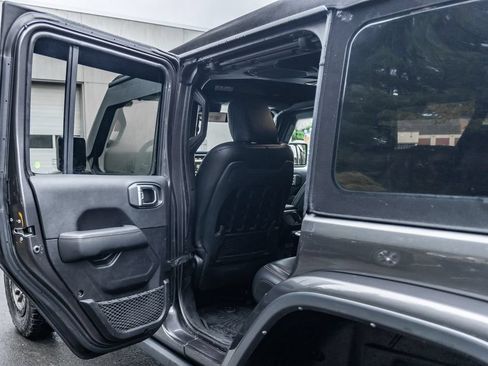 Used 2022 Jeep Wrangler Unlimited Rubicon w/ Dual Top Group AWD/4WD image 23