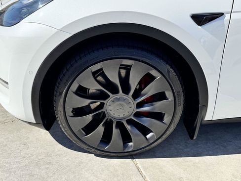 Used 2022 Tesla Model Y Performance AWD/4WD image 10