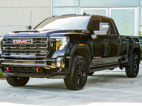 Used 2024 GMC Sierra 2500 AT4 w/ AT4 Premium Plus Package AWD/4WD image 8
