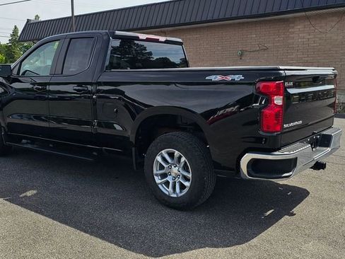 Used 2023 Chevrolet Silverado 1500 LT AWD/4WD image 6