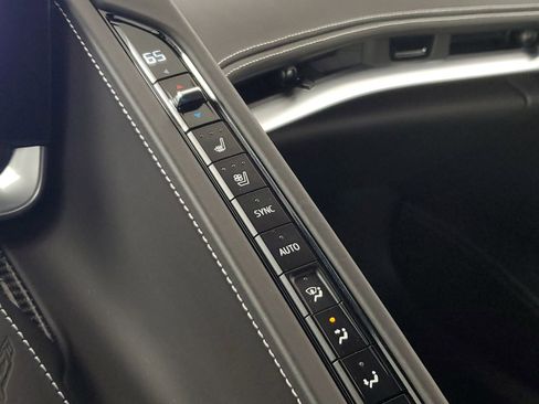 Used 2023 Chevrolet Corvette Stingray Premium Conv w/ Z51 Performance Package image 32