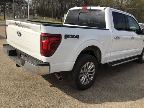Used 2024 Ford F150 Lariat w/ FX4 Off-Road Package image 8