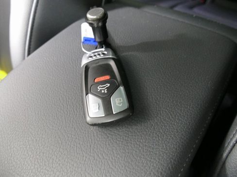 Used 2019 Audi Q5 2.0T Premium w/ Convenience Package image 12