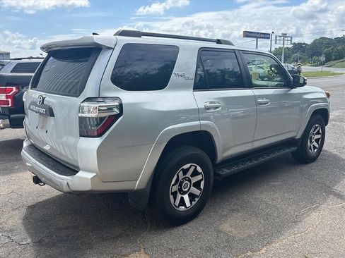Used 2022 Toyota 4Runner TRD Off-Road Premium AWD/4WD image 11