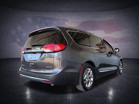 Used 2019 Chrysler Pacifica Limited w/ Advanced Safetytec Group FWD image 5