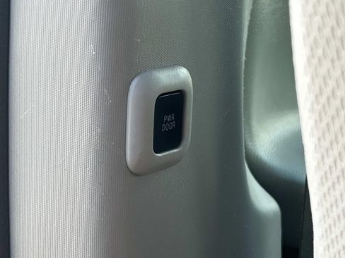 Used 2017 Toyota Sienna LE FWD image 23