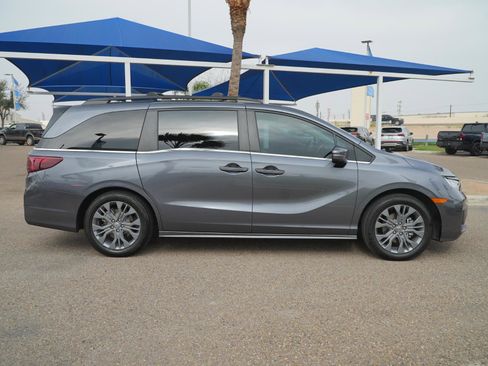 Used 2025 Honda Odyssey Touring image 4