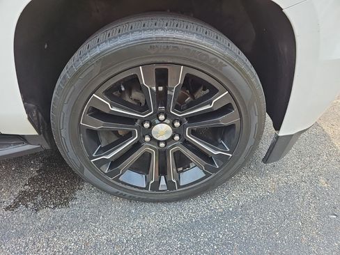 Used 2018 Chevrolet Suburban LS AWD/4WD image 9