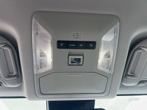 Used 2025 Toyota RAV4 XLE FWD image 23