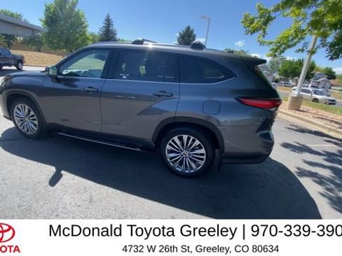 Used 2022 Toyota Highlander Platinum AWD/4WD image 4